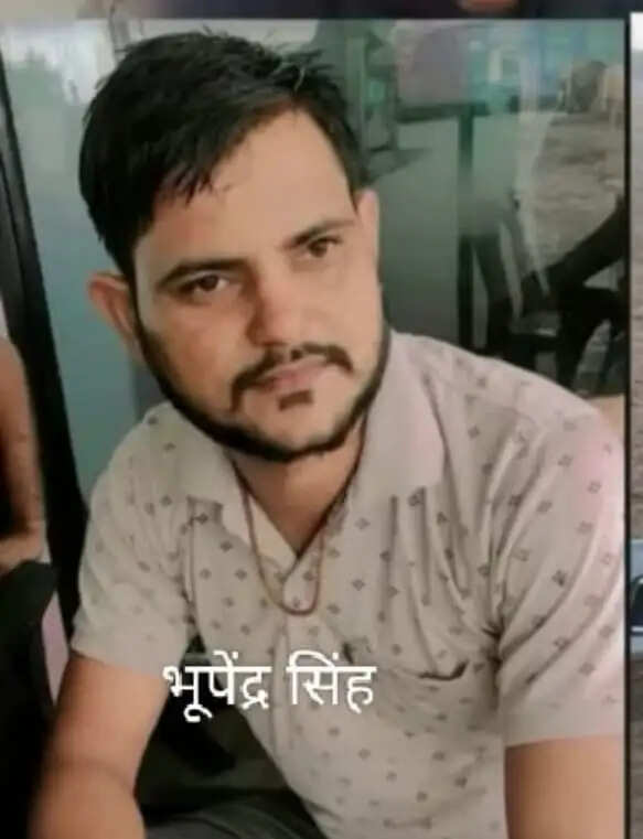 राजाखेड़ा में अनियंत्रित कार पलटी, दो युवकों की मौत
