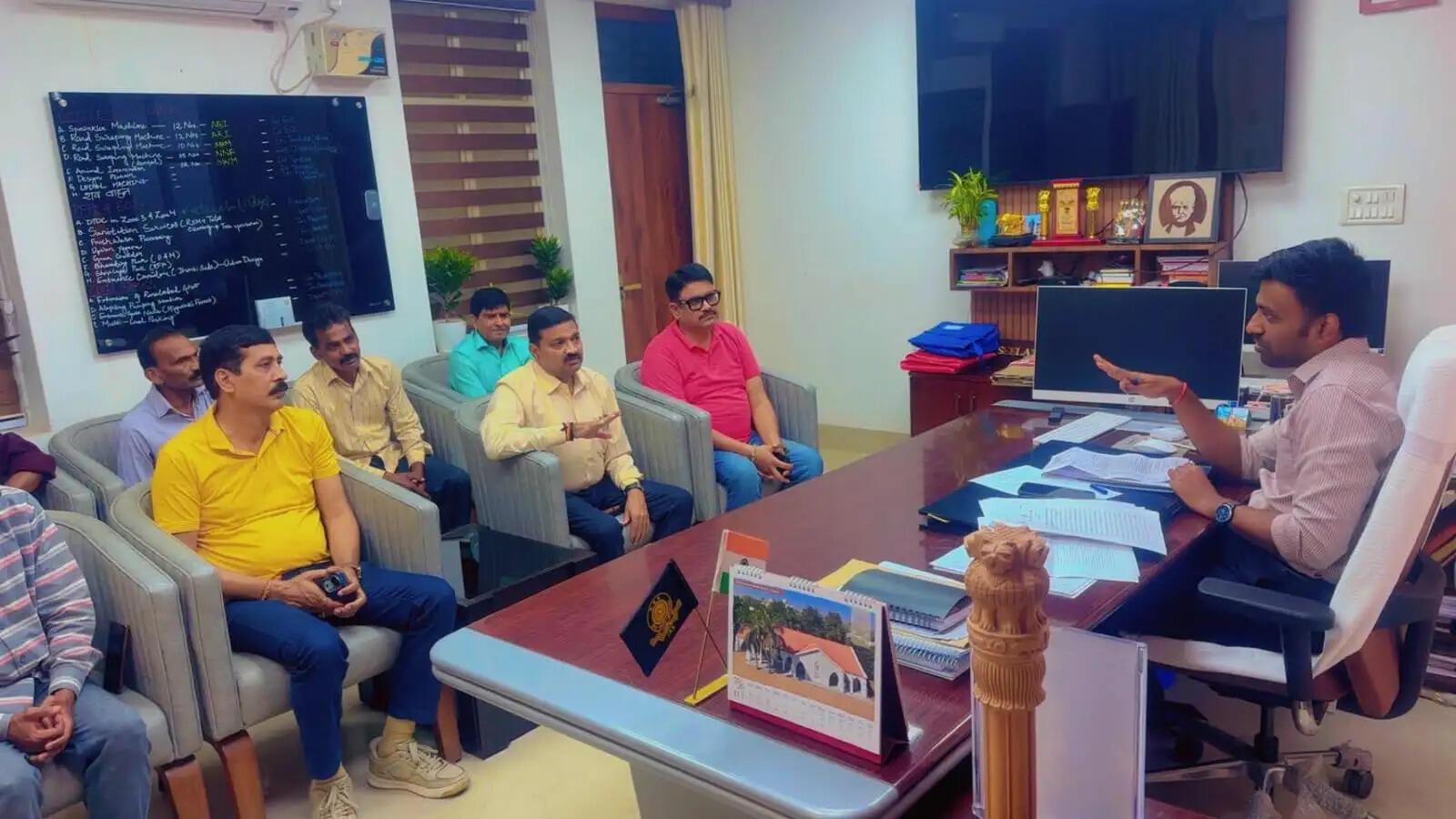 नगर निगम कर्मचारियों को दीपावली से पहले मिलेगा वेतन, अस्पताल में 30 प्रतिशत बिस्तर आरक्षित