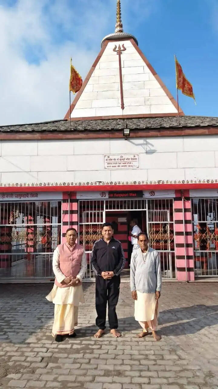 जन्मदिन पर 51 किमी पैदल दौड़कर पहुंचे मां कुंजापुरी के दरबार