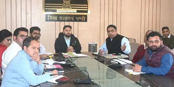 अब सड़क निमार्ण में हाेगा श्रेेडेड प्लास्टिक का उपयोग, सिंगल यूज प्लास्टिक पर लगेगी राेक