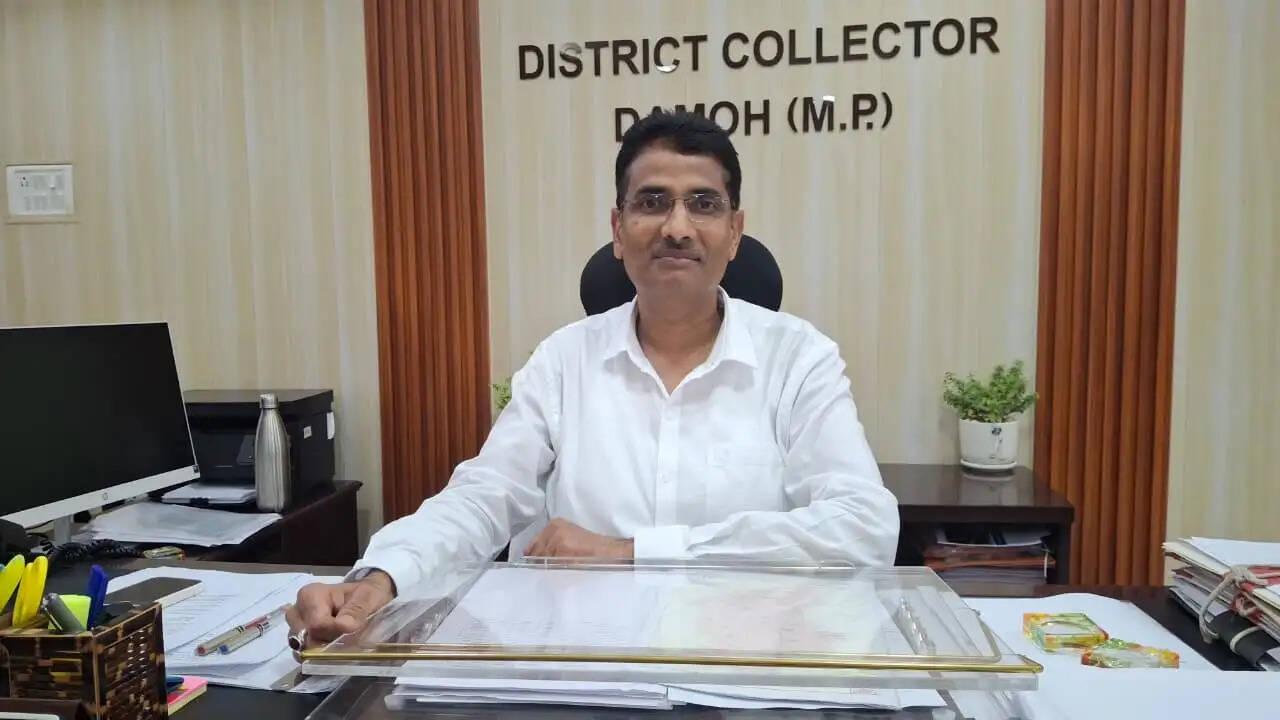 दमोह: सांदीपनि विद्यालयों के निर्माण में देरी पर ठेकेदार पर 3.68 करोड़ रुपये का जुर्माना
