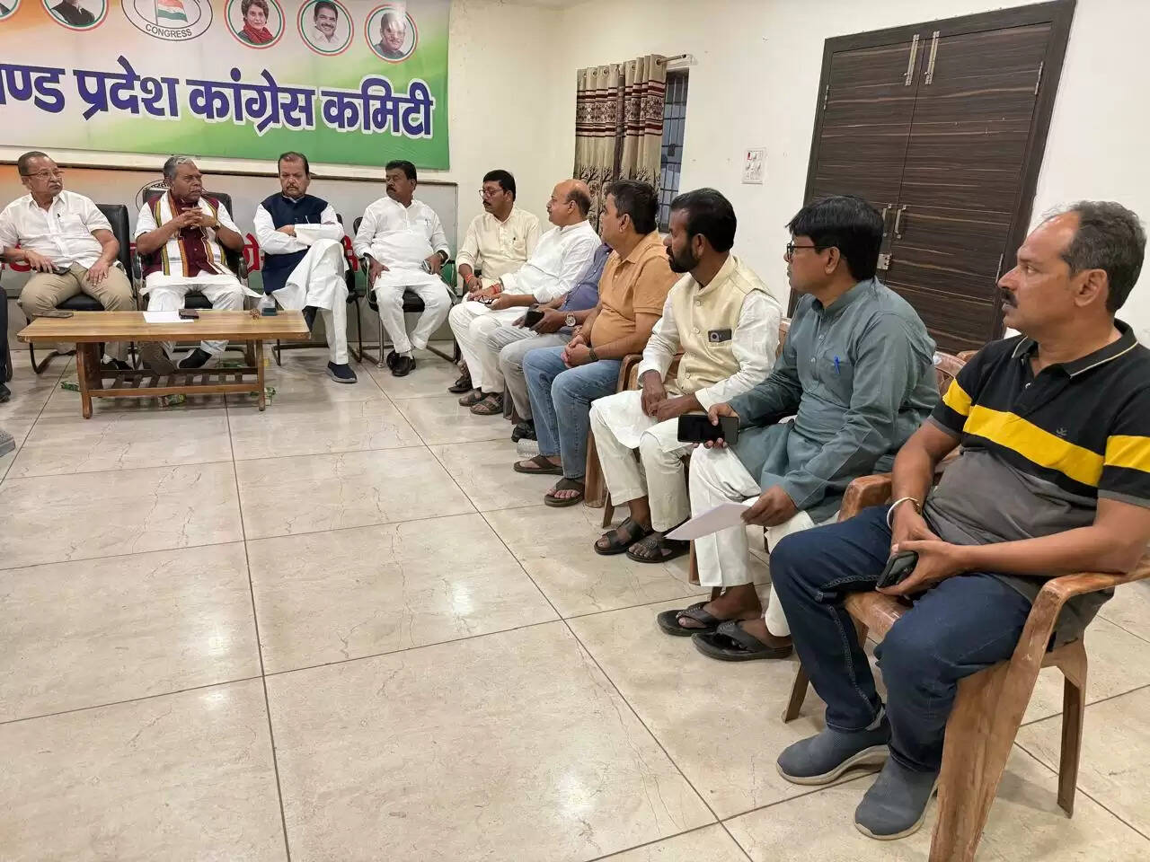 संविधान के अनुसार नहीं चल रही शासन व्यवस्था : कमलेश