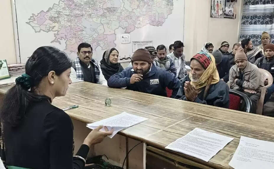 मीरजापुर में अनुप्रिया पटेल ने सुनीं समस्याएं, अधिकारियों को दिए निस्तारण के निर्देश