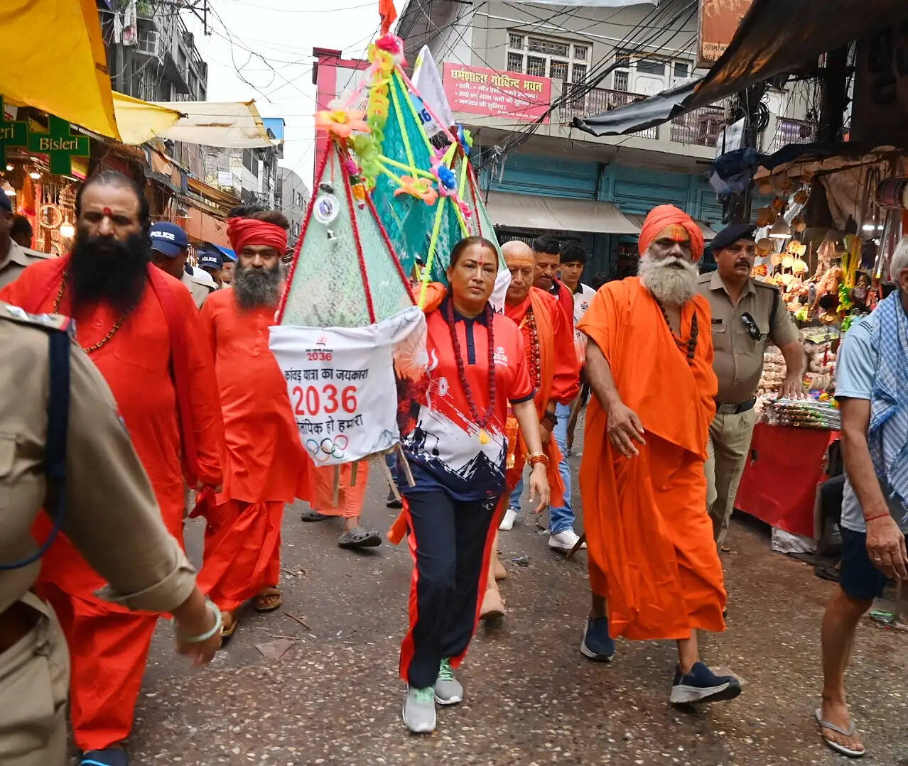 (संशोधित) 2036 ओलंपिक की मेजबानी की कामना के साथ रेखा आर्य ने उठाई कांवड़