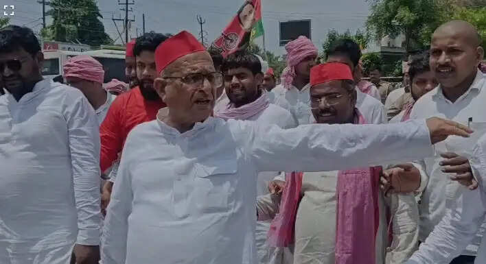 विपक्ष का विरोध : लखनऊ समेत प्रदेश के कई शहरों में प्रदर्शन, हिरासत में लिए गए सपा—कांग्रेस कार्यकर्ता