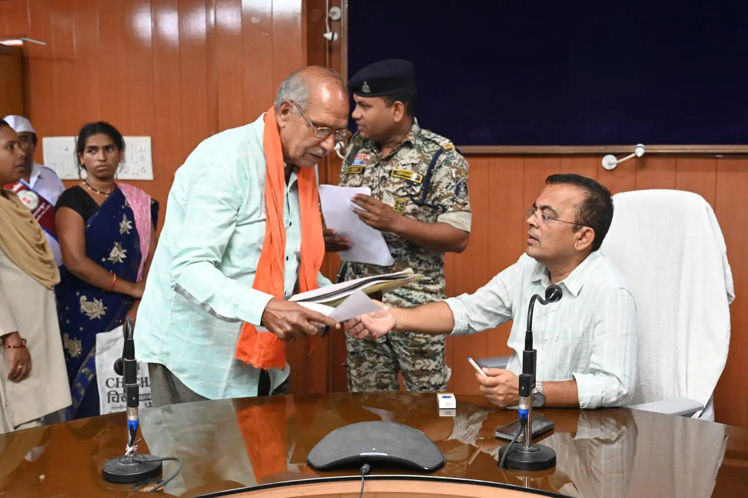 कलेक्टर ने विभागों को दिए त्वरित एवं समयबद्ध निराकरण के निर्देश, जनदर्शन में प्राप्त हुए 100 आवेदन