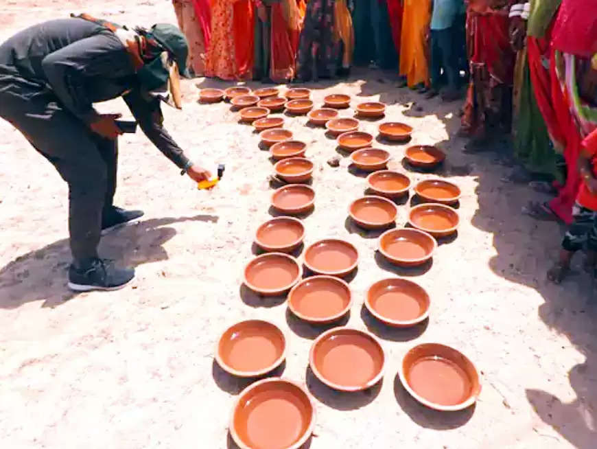 'ग्रीनमैन ऑफ़ इंडिया' ने चलाया गांवों में पक्षियों के पानी के लिए मिट्टी परिंडे लगाने का अभियान