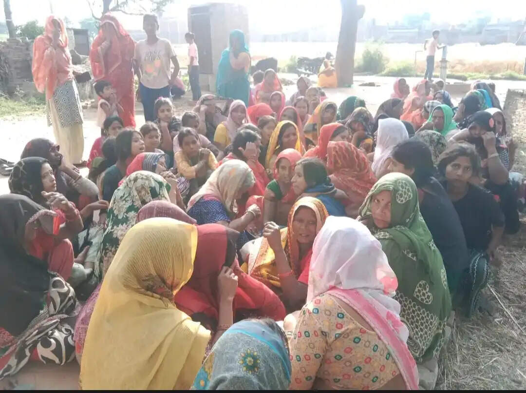 शादी के कर्ज से परेशान युवक ने फांसी लगाकर दी जान