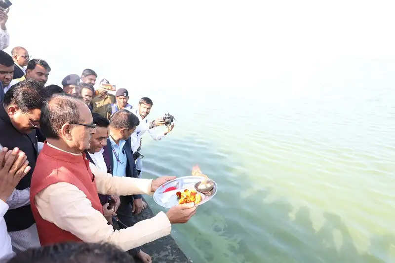 मप्रः संत सिंगाजी समाधि स्थल पहुंचे मुख्यमंत्री शिवराज, दर्शन कर पूजन किया