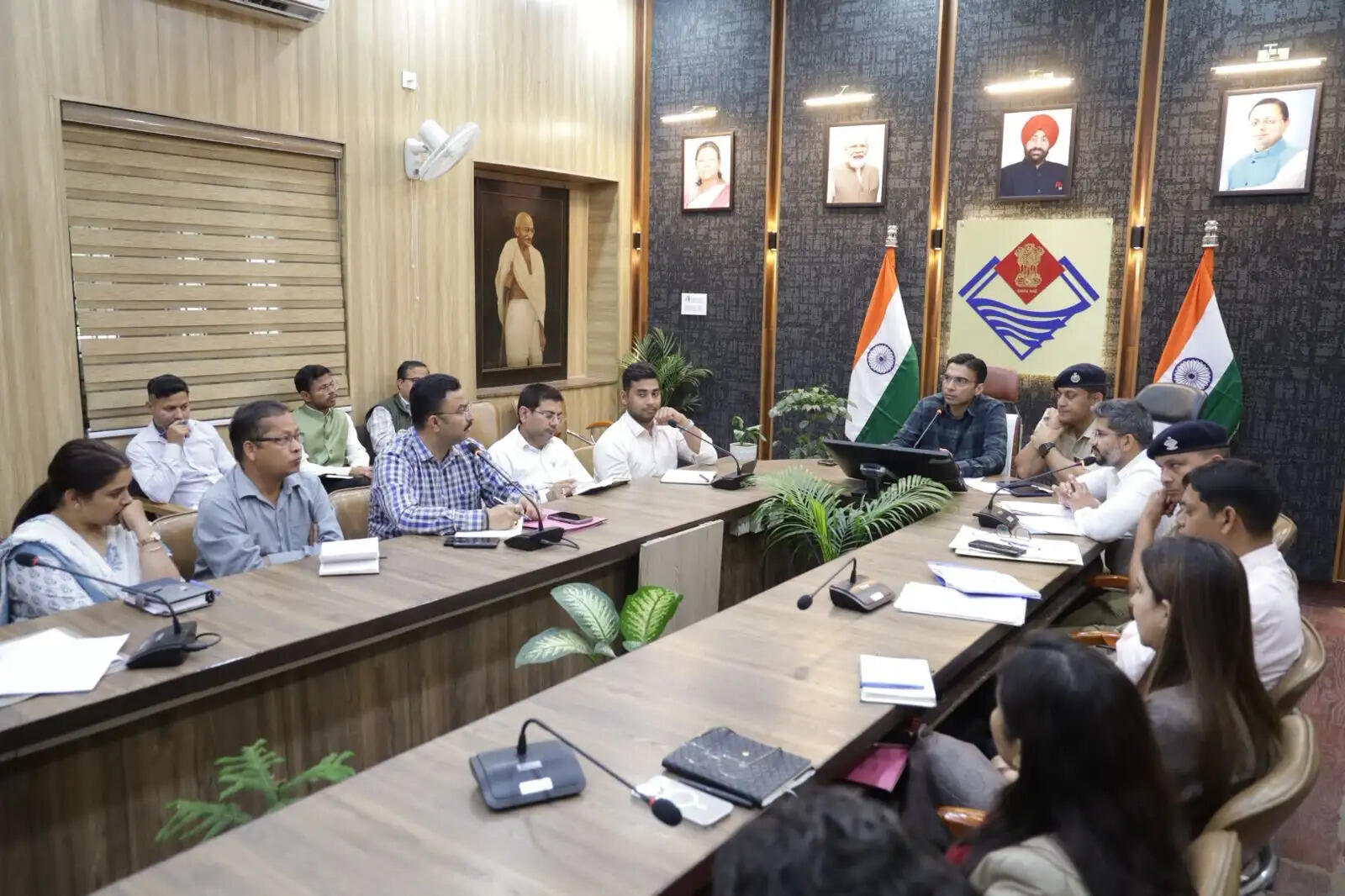 प्रधानमंत्री के दौरे को लेकर प्रशासन अलर्ट, जिलाधिकारी ने की तैयारियों की समीक्षा