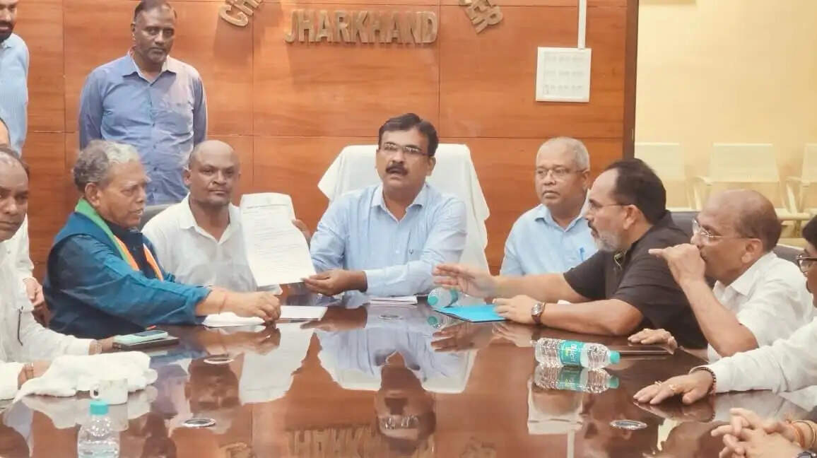 (अपडेट) सीईसी ज्ञानेश कुमार के इस्तीफे की मांग को लेकर रांची में कांग्रेस का प्रदर्शन, निर्वाचन आयोग कार्यालय का घेराव