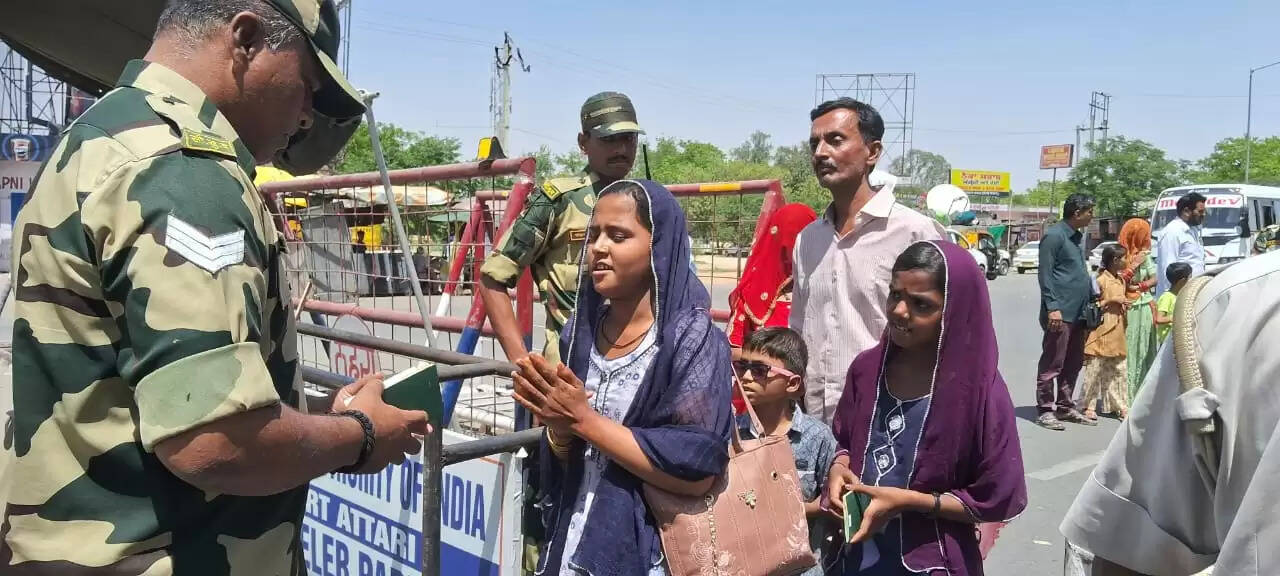 भारत से 537 नागरिक पाकिस्तान लौटे, 850 भारतीय आए वापस