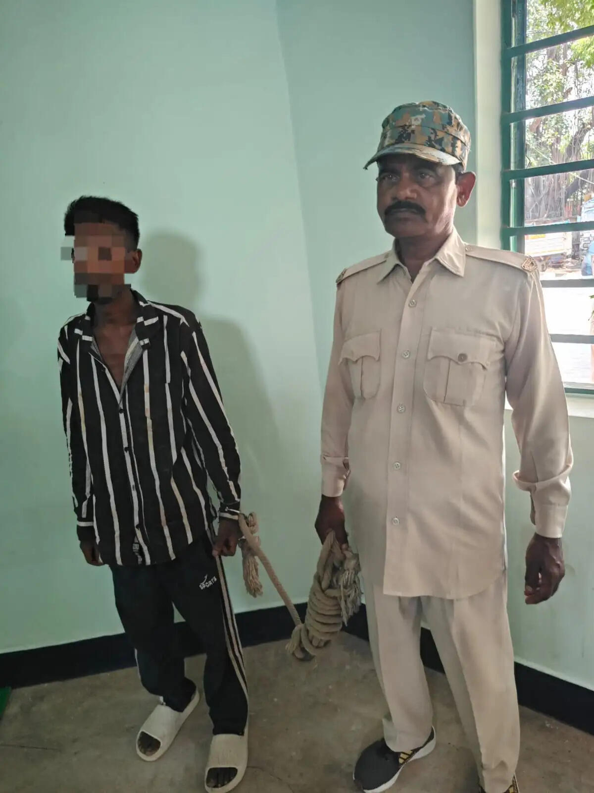 पत्नी की हत्या का आराेपित गिरफ्तार