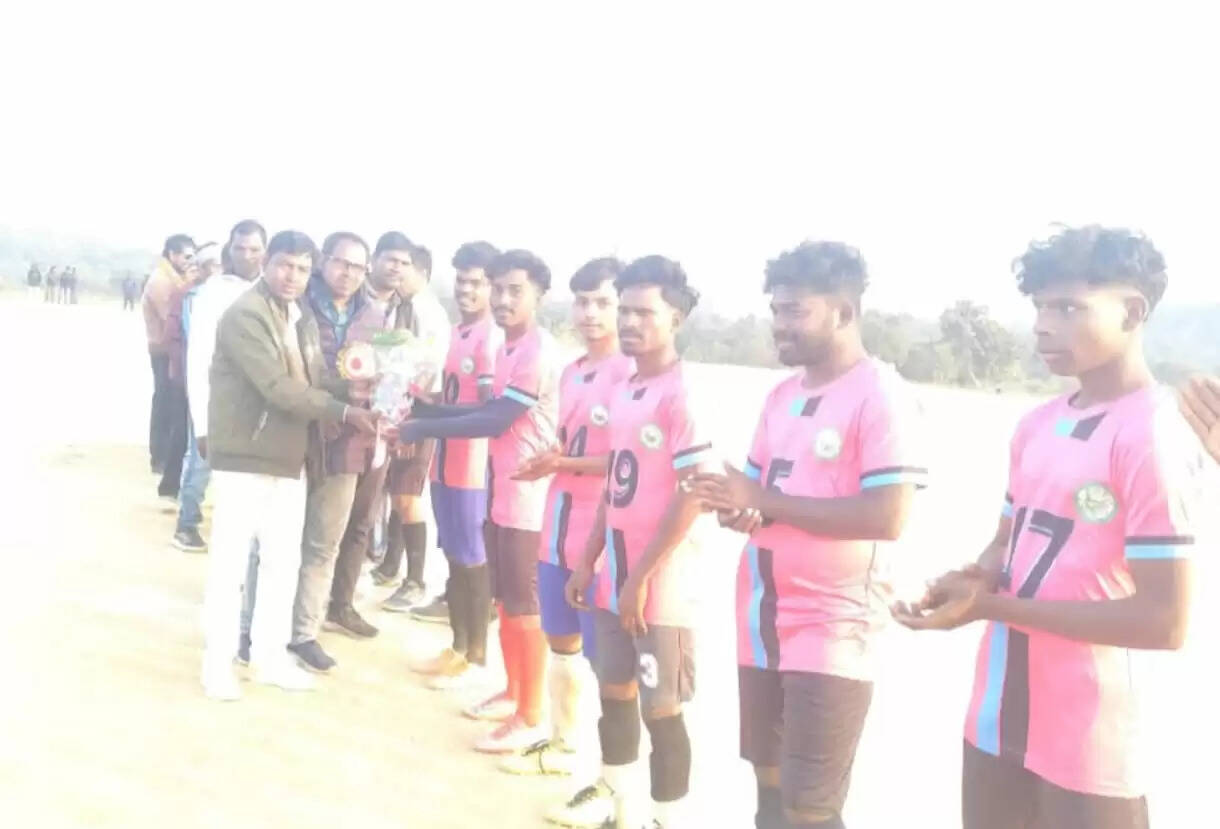 फुटबाल में न्यू बरटोला ने छपरा मरांडी ब्रदर्स को किया पराजित
