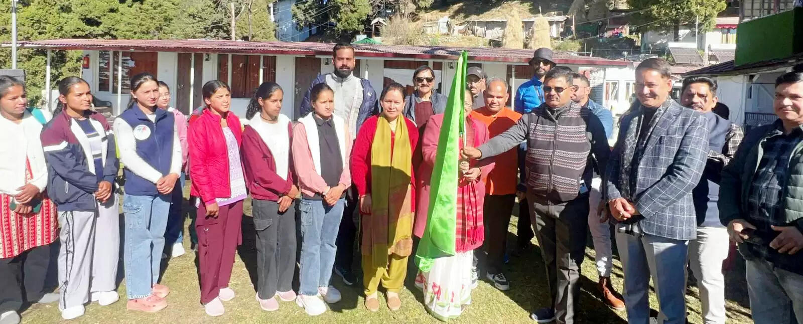 नैना पीक की ट्रैकिंग के साथ नैनीताल में विंटर कार्निवाल का शुभारंभ