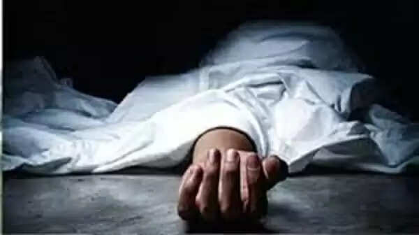 मन्नत लेकर कुबेरेश्वर धाम पहुंचे पति की गिरने से मौत, पत्नी ने सेवादार पर लगाया धमकी देने का आरोप