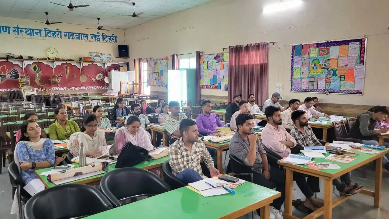 डायट&nbsp;की&nbsp;अकादमिक&nbsp;बैठक&nbsp;में&nbsp;परख&nbsp;सर्वेक्षण पर&nbsp;हुई&nbsp;चर्चा।
