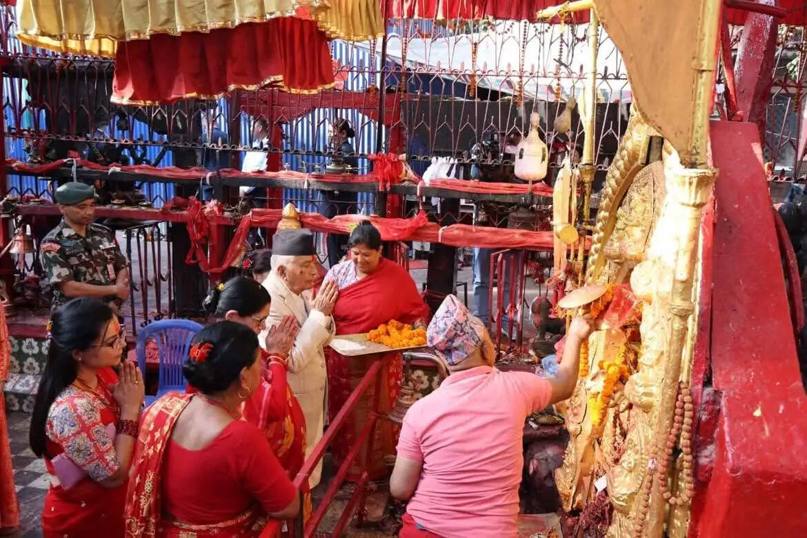 राष्ट्रपति पौडेल ने दशहरे पर काठमांडू के प्रमुख शक्तिपीठों में की पूजा-अर्चना