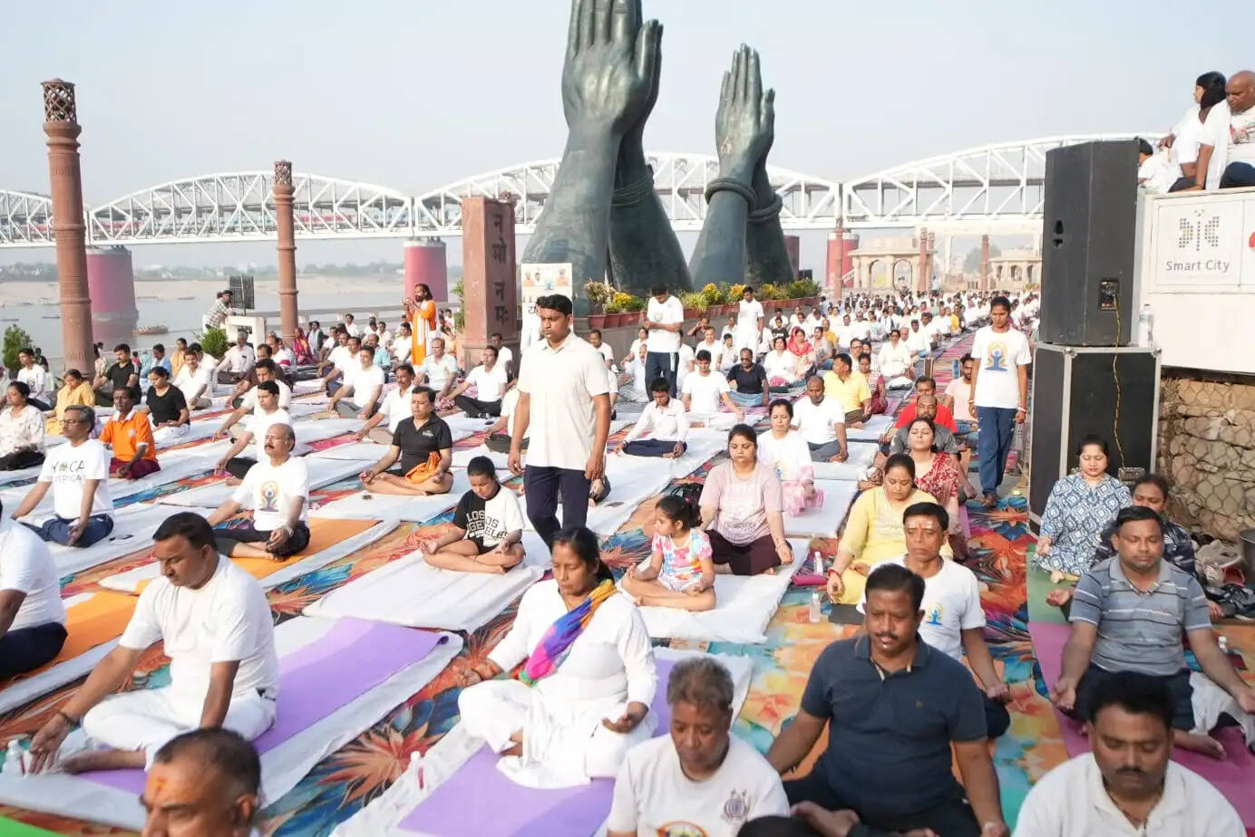 वाराणसी : अंतरराष्ट्रीय योग दिवस पर काशी में योग की बयार, नमोघाट पर योग सप्ताह शुरू