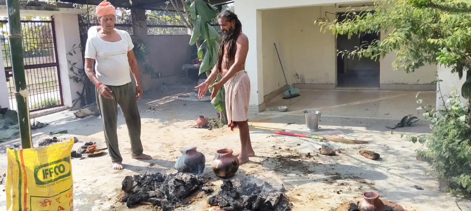 खौलते दूध से संत आत्मदास का स्नान देख ग्रामीण हैरान