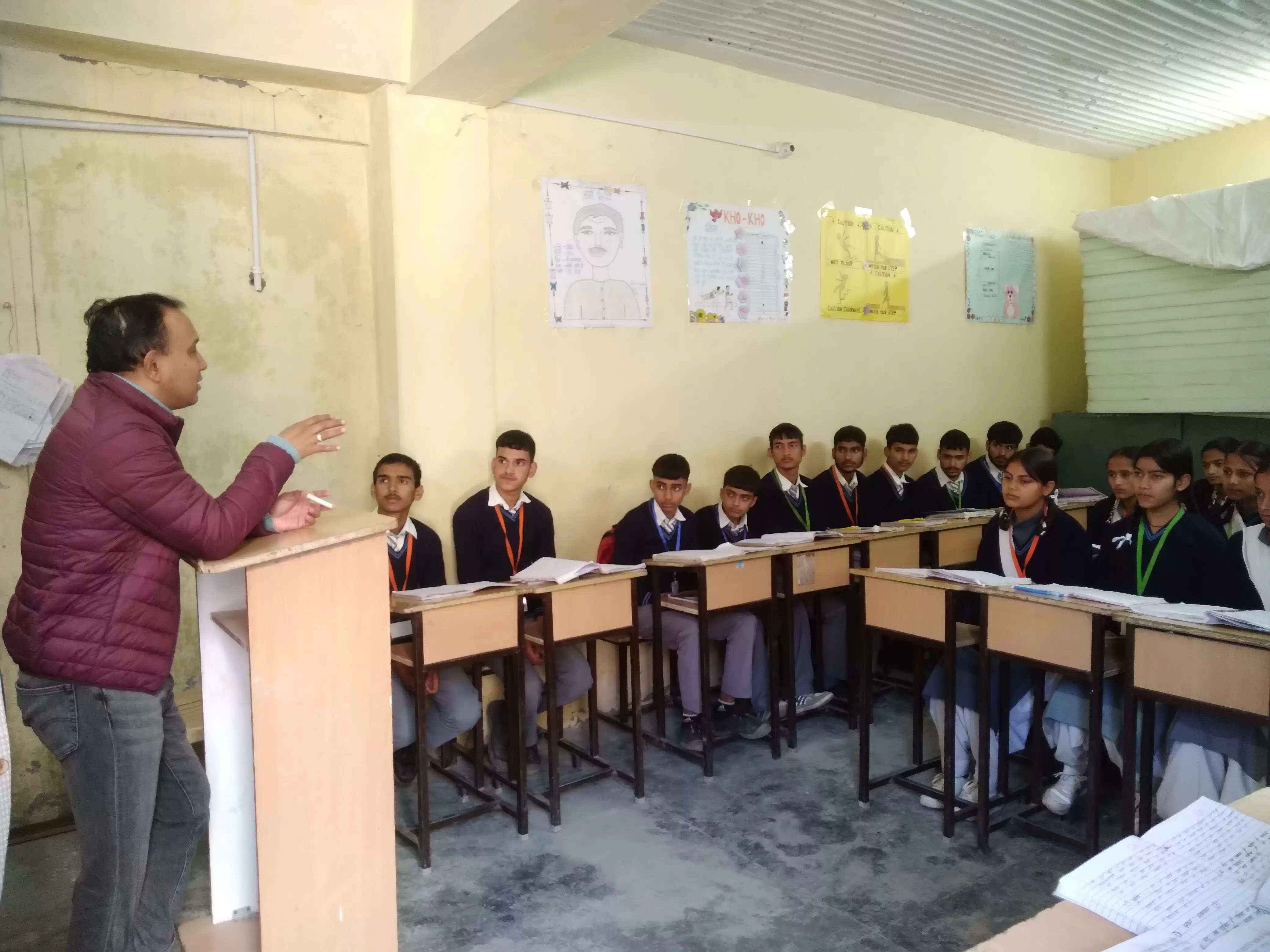 गुणवत्तापूर्ण शिक्षा प्रदान करना प्रशासन की प्राथमिकता:अमर नेगी