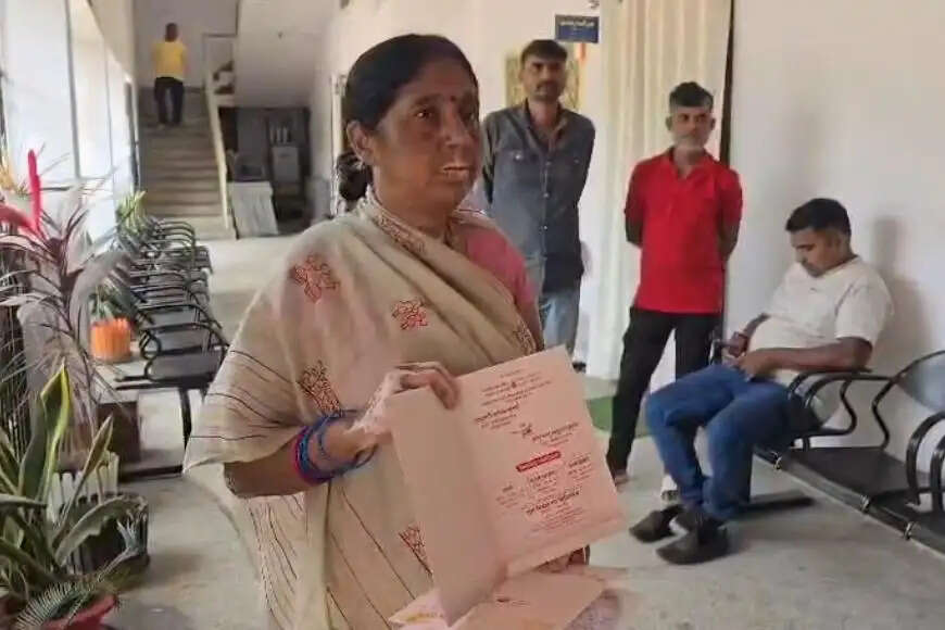 बेटी की शादी को लेकर गैस के लिए दर-दर भटकती मां