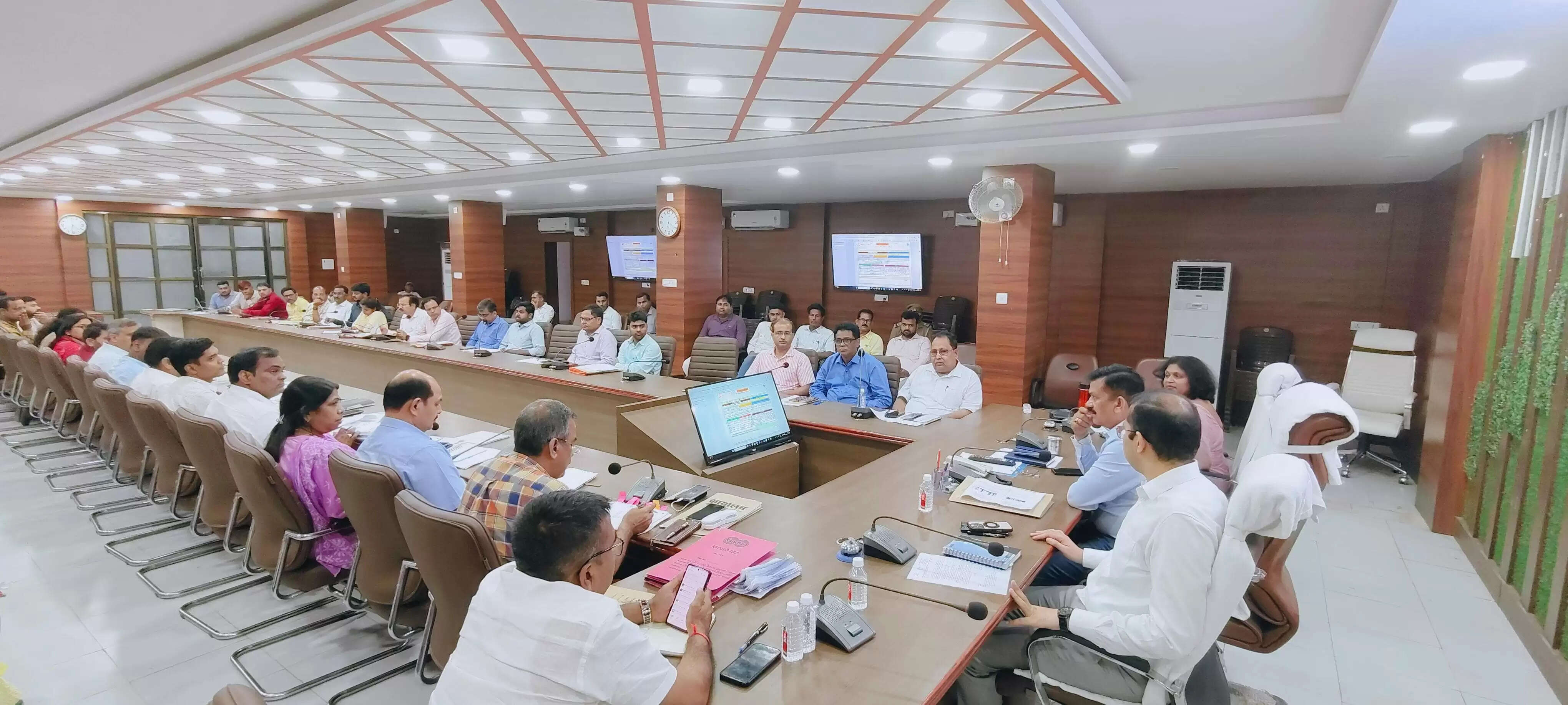 सीएम डैशबोर्ड पर खराब रैंकिंग वाले विभागों के अधिकारियों, कर्मचारियों के वेतन डीएम ने रोके