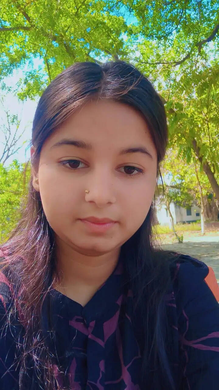 इंटर कार्मस संकाय में मानसी बनी जिले की सेकेंड टाॅपर