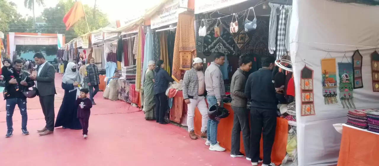 नेशनल हैंडलूम एक्सपो 2025: बुनकरों की कला और सांस्कृतिक विरासत का भव्य संगम
