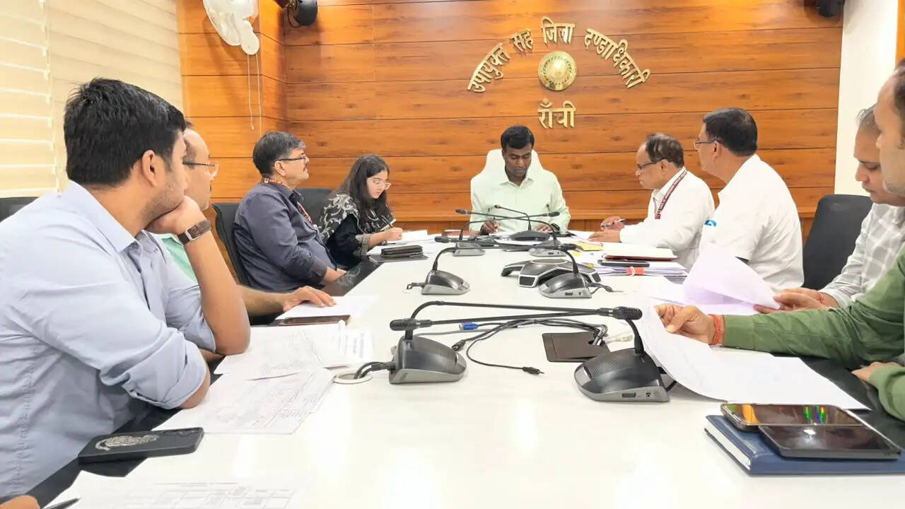 लिंक लाइन लोधमा और इलू-सिल्ली योजना के लिए समय सीमा के भीतर दें मुआवजा : उपायुक्त