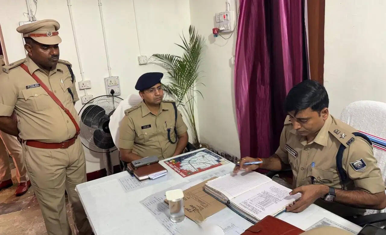 कामकाज में लापरवाही पर एसएसपी का बड़ा एक्शन, लोदीपुर थानाध्यक्ष समेत सभी अधिकारियों का वेतन रोका, विभागीय जांच शुरू