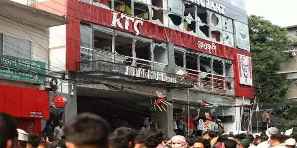 बांग्लादेश में इजराइल के खिलाफ प्रदर्शन के दौरान लूटपाट, हमला, तोड़फोड़, 72 गिरफ्तार