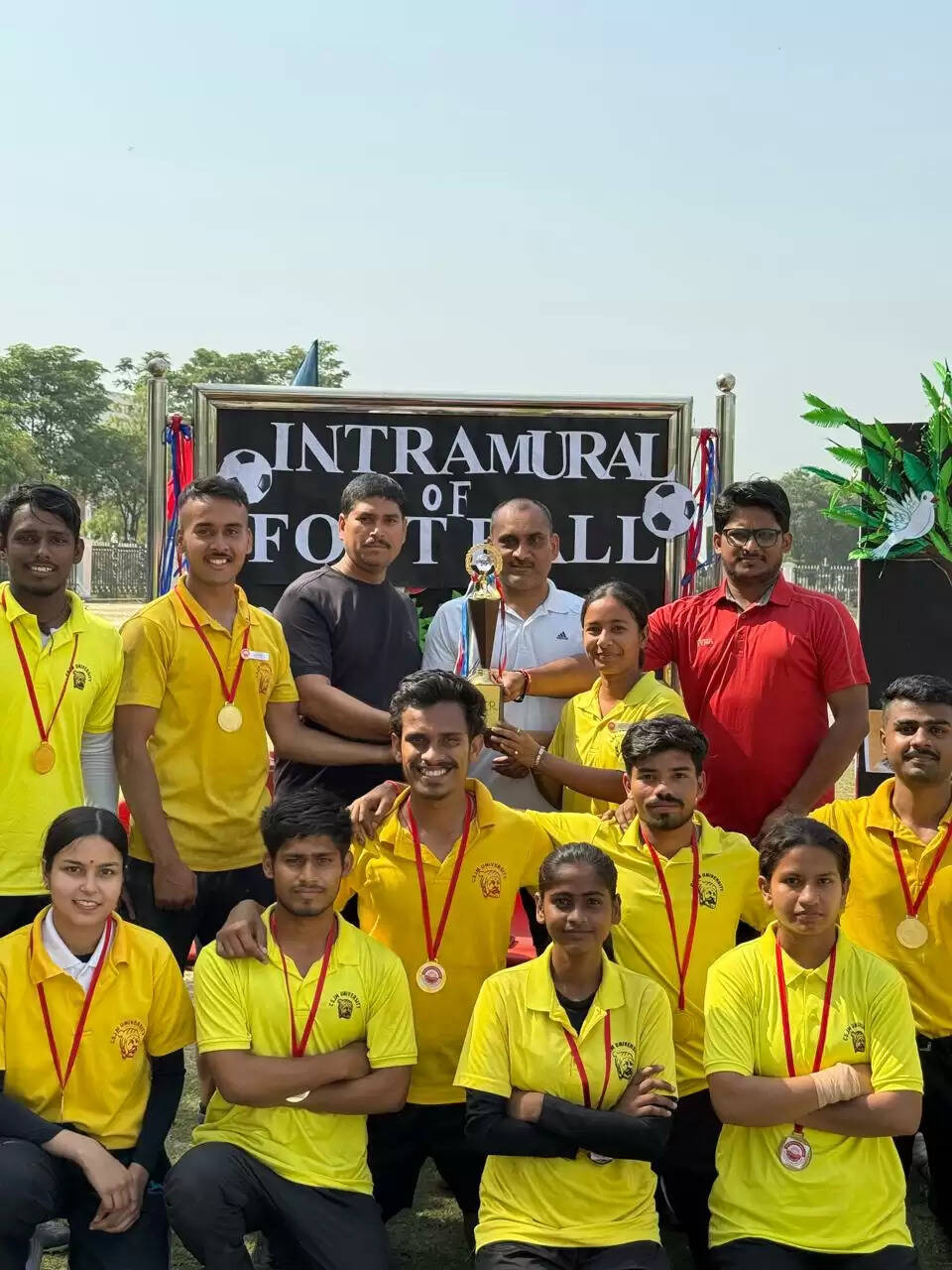 इंटर हाउस फुटबॉल प्रतियोगिता में शिवाजी हाउस 4-0 से चैंपियन : डॉ श्रवण कुमार यादव