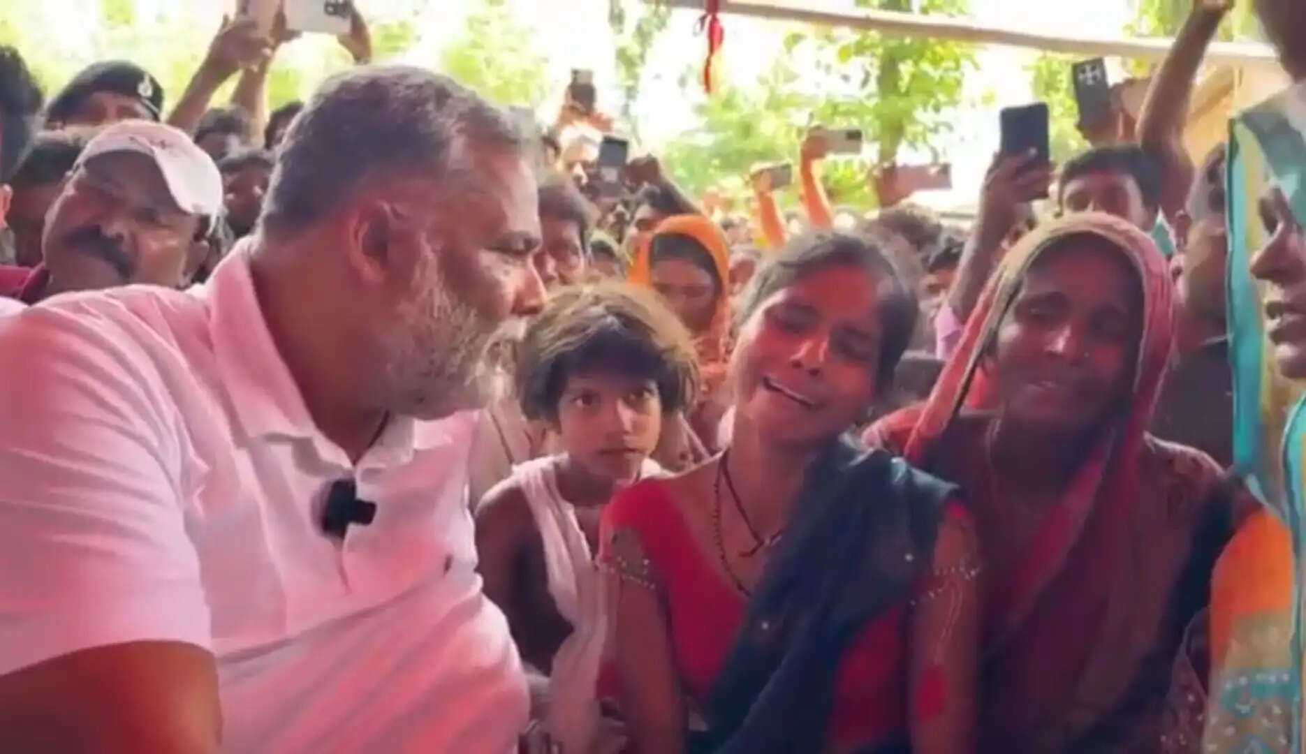 पूर्णिया सांसद पप्पू यादव शोकाकुल परिवार से मिलकर की आर्थिक सहायता