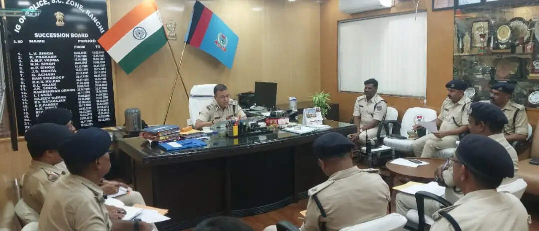 ट्रैफिक व्यवस्था को चुस्त-दुरुस्त करने को लेकर आईजी ने की बैठक, दिये निर्देश