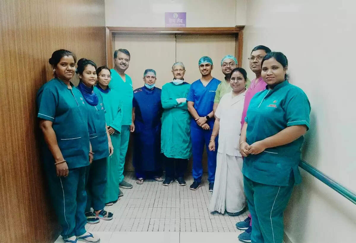 अम्बेडकर अस्पताल का नव कीर्तिमान&nbsp;:&nbsp;वाल्व प्रत्यारोपण के दौरान बंद हुईं हृदय की नसें, स्टेंट से “चिमनी” बनाकर बचाई मरीज की जान