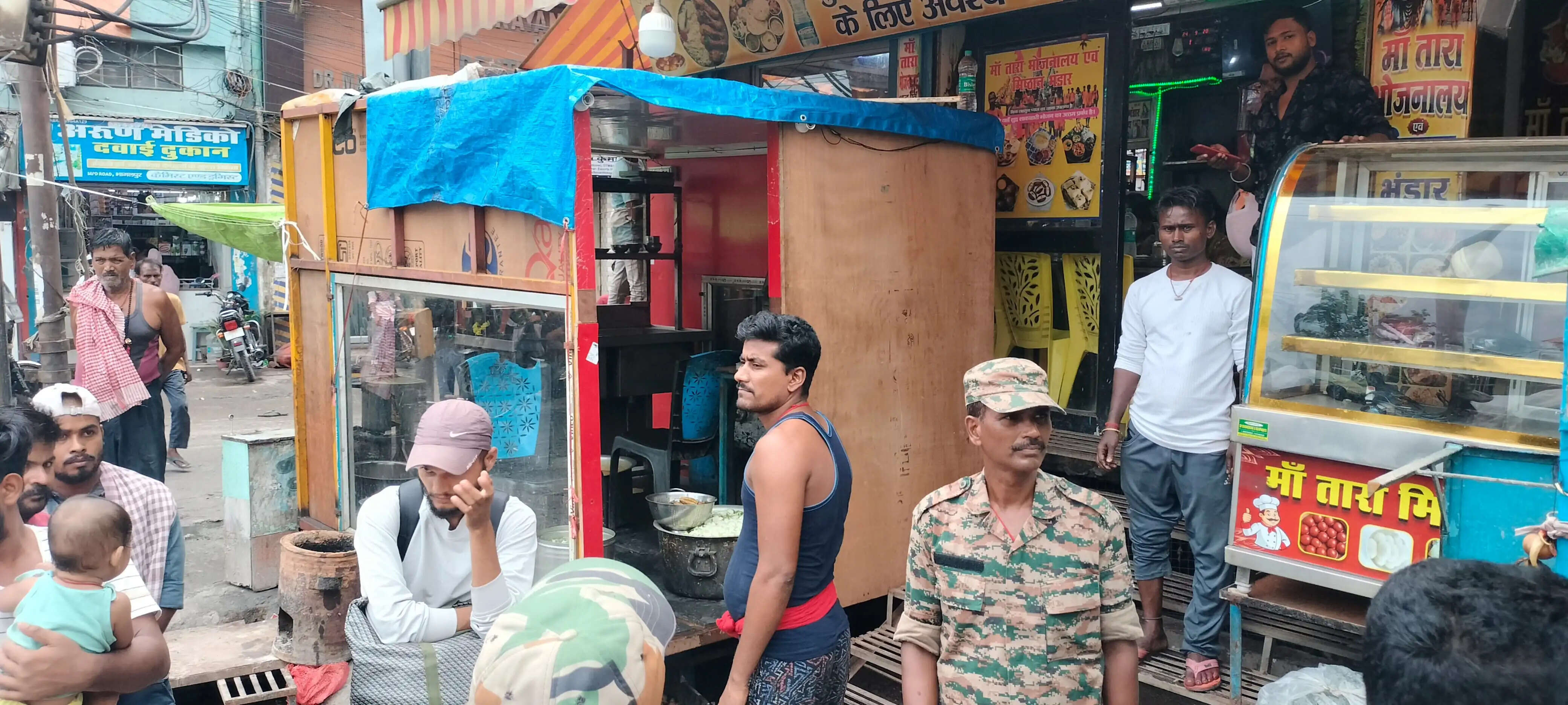 स्टेशन चौक पर नगर निगम की बड़ी कार्रवाई, अवैध दुकानदारों से वसूला 13,500 जुर्माना