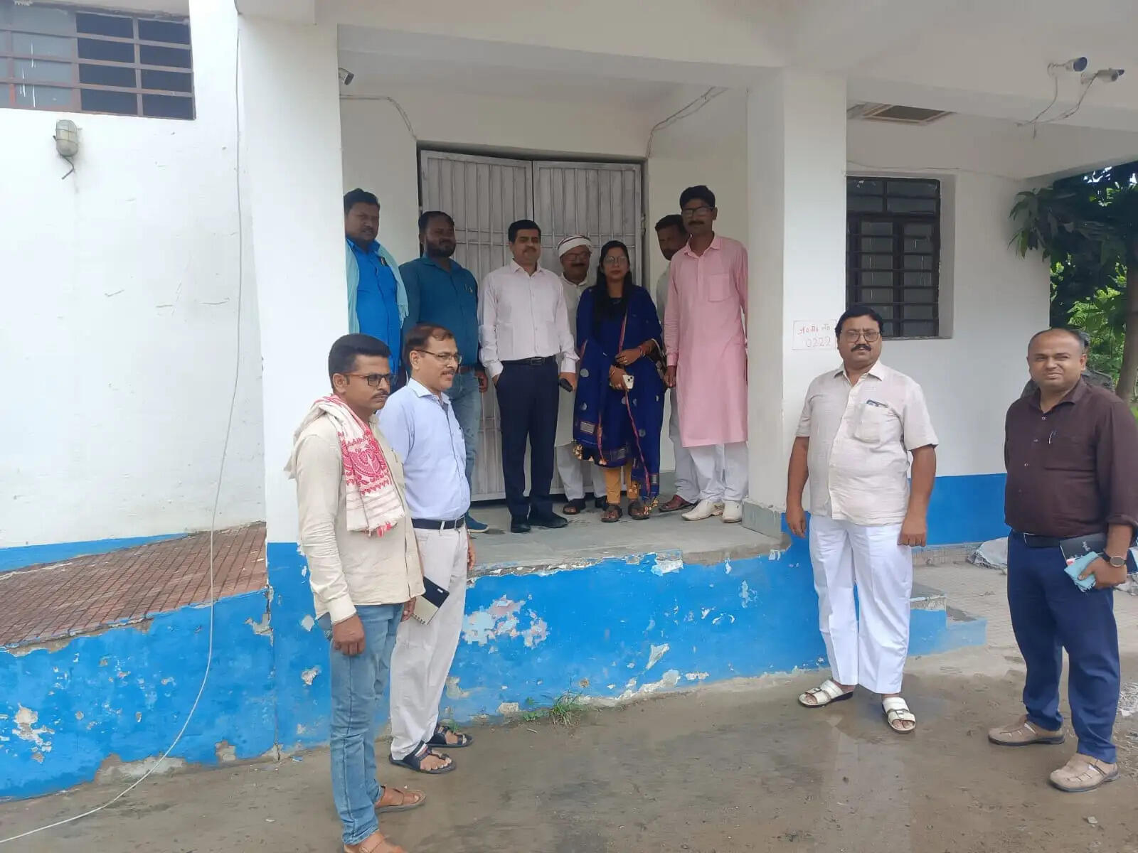त्रिवेणीगंज के हरिहरपट्टी सहयोग शिविर का जिलाधिकारी ने किया निरीक्षण