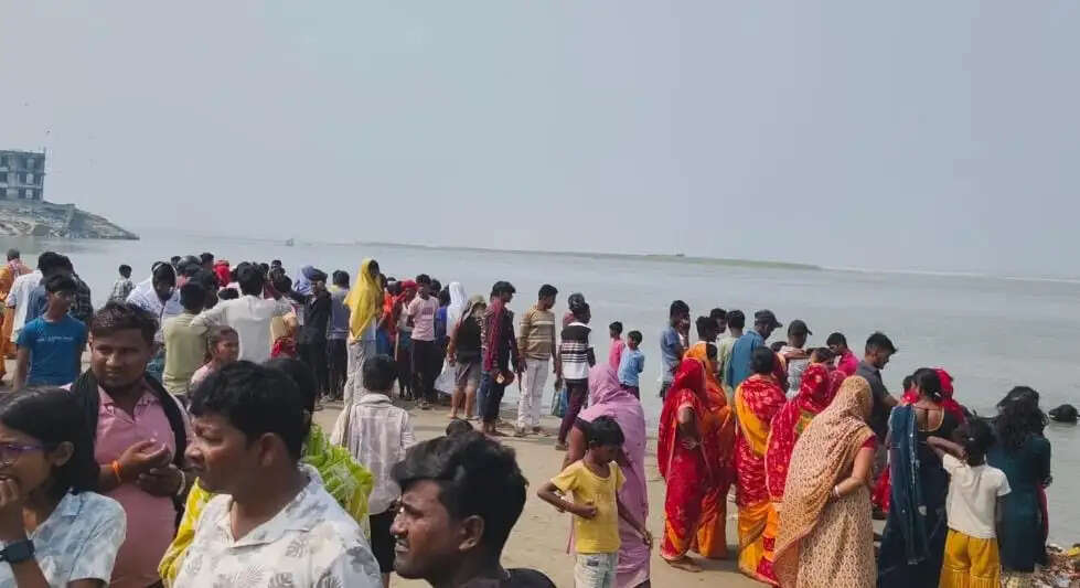 गंगा स्नान के दौरान डूबकर युवक लापता
