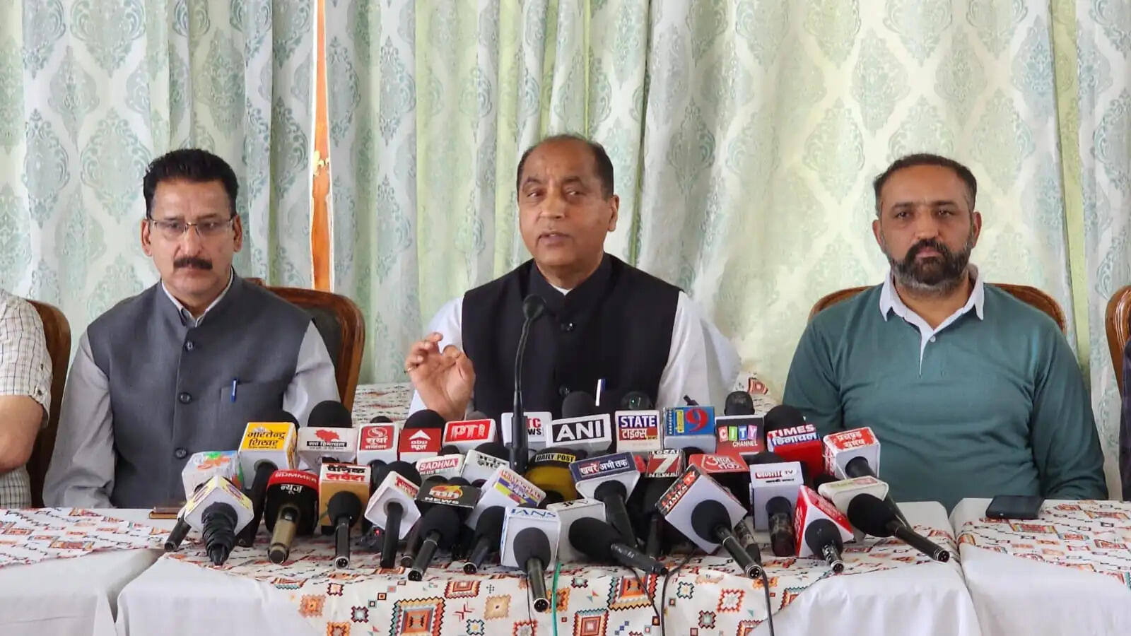 पंचायत-निकाय में अध्यक्ष-उपाध्यक्ष के चुनाव टाल रही सुक्खू सरकार, लोकतंत्र का हो रहा अपमान : जयराम ठाकुर