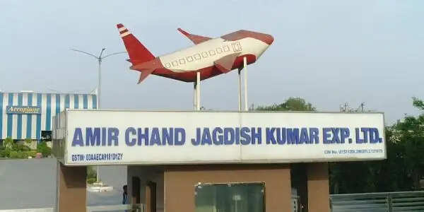 स्टॉक मार्केट में अमीरचंद जगदीश कुमार ने किया निराश, कमजोर लिस्टिंग के बाद लगा लोअर सर्किट