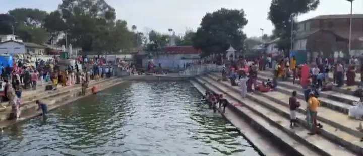 अनूपपुर: सूर्यदेव हुए उत्तरायण, नर्मदा नदी में हजारों श्रद्धालुओं ने लगाई डुबकी