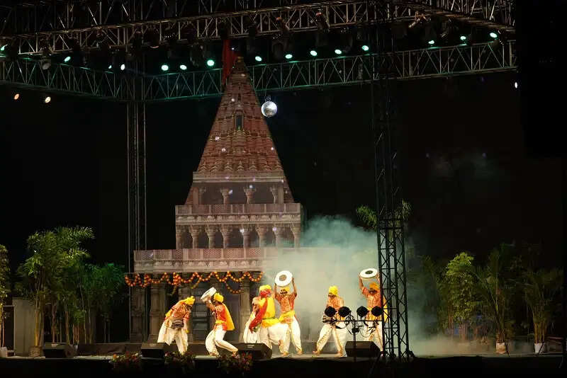 वाराणसी में महानाट्य के मंचन के दूसरे दिन जीवंत हुए सम्राट विक्रमादित्य के जीवन से जुड़े प्रसंग