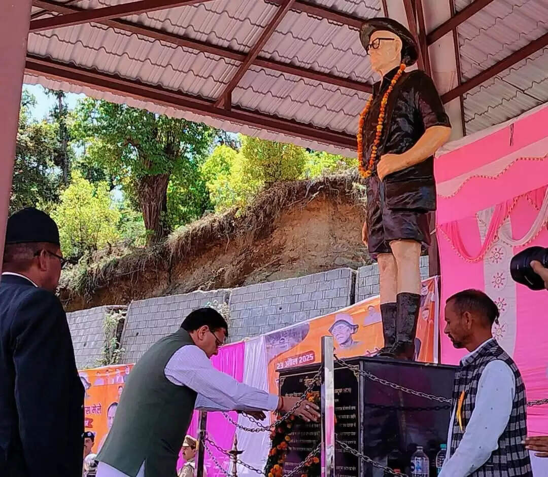 मुख्यमंत्री&nbsp;ने&nbsp;पीठसैण&nbsp;में&nbsp;क्रांति&nbsp;दिवस&nbsp;पर&nbsp;पेशावर&nbsp;के&nbsp;नायक&nbsp;काे&nbsp;दी&nbsp;श्रद्धांजलि