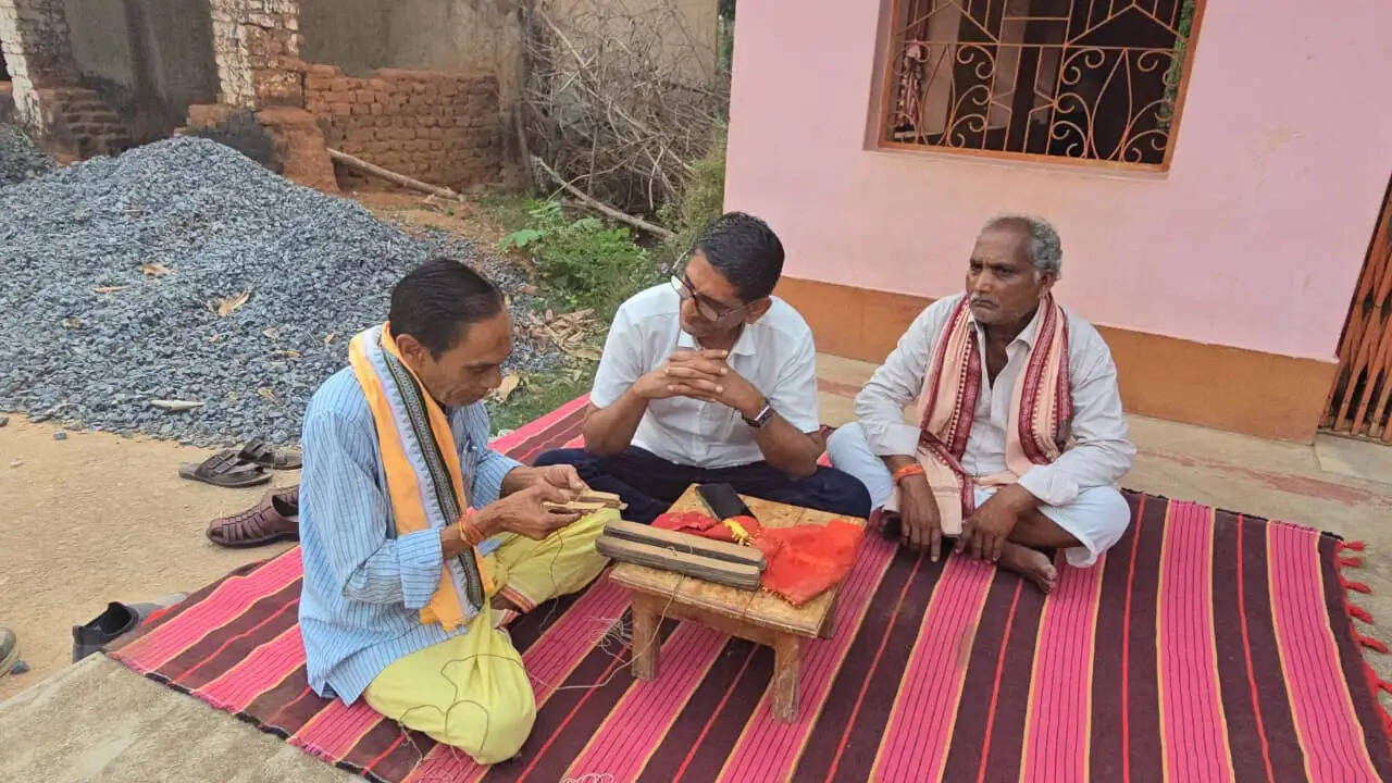 अंबिकापुर : 'ज्ञान भारतम' अभियान के तहत मिलीं नवग्रह कवच और हनुमान ज्योतिष की दुर्लभ पांडुलिपियां