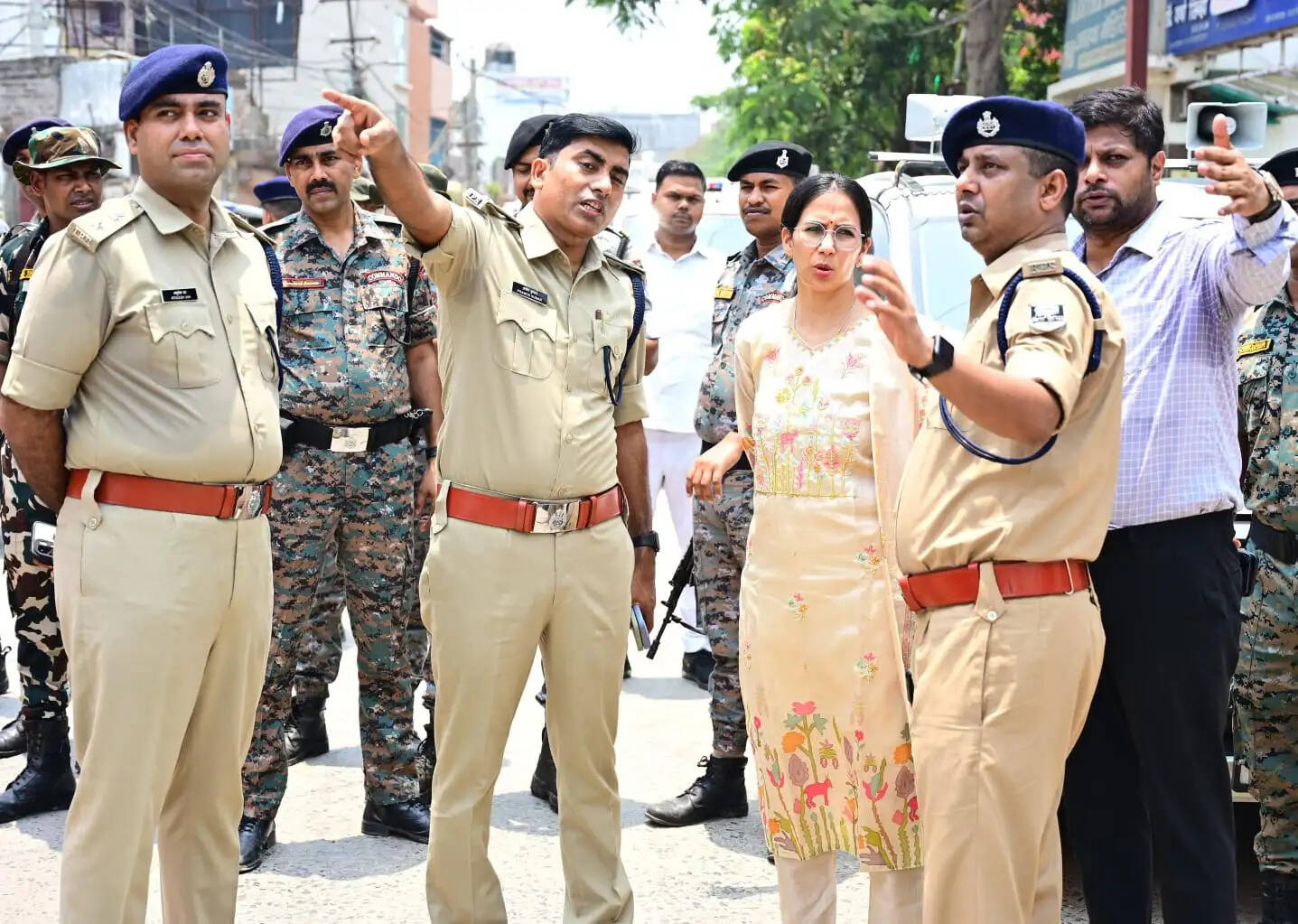 मोहर्रम को लेकर डीएम एवं एसएसपी ने विभिन्न स्थलों का किया निरीक्षण