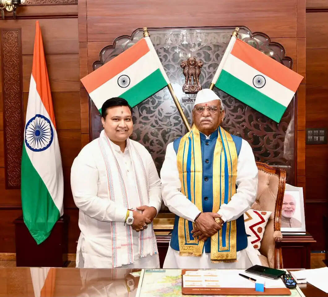 राज्यपाल हरिभाऊ बागड़े से मिले वंचित वर्ग न्याय अधिकार परिषद के संस्थापक राष्ट्रीय अध्यक्ष&nbsp;विकास नरवार