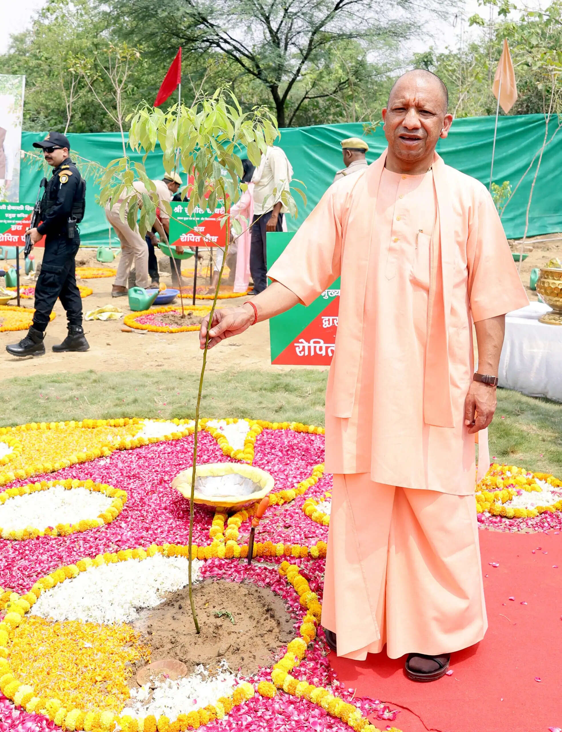 (लीड) पर्यावरण दिवस पर यूपी में लगे पांच करोड़ पौधे, मुख्यमंत्री योगी ने दिलाये पर्यावरण संरक्षण के पंच संकल्प