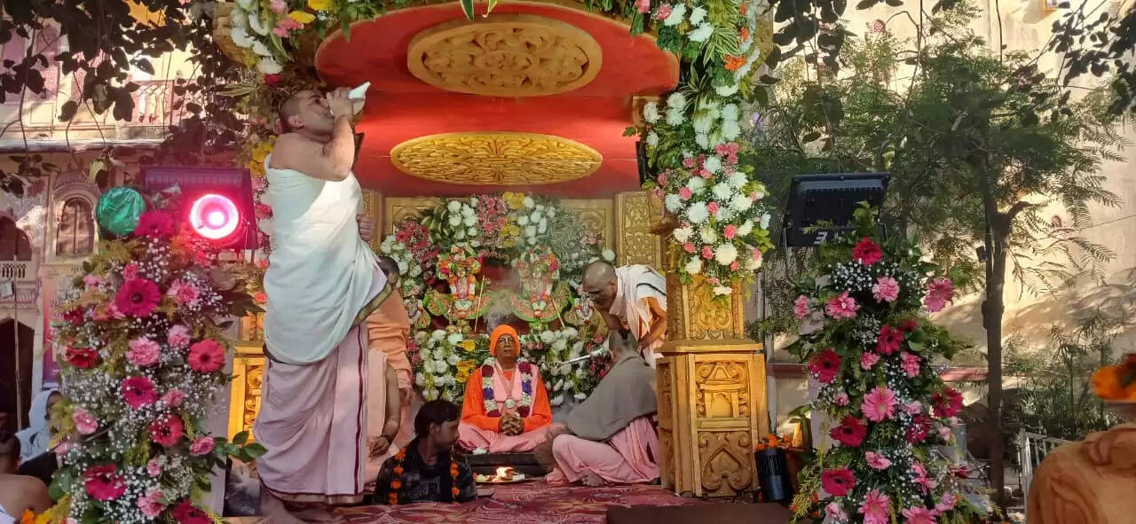 श्री कृष्ण बलराम की जय से गूंजी गुलाबी नगरी