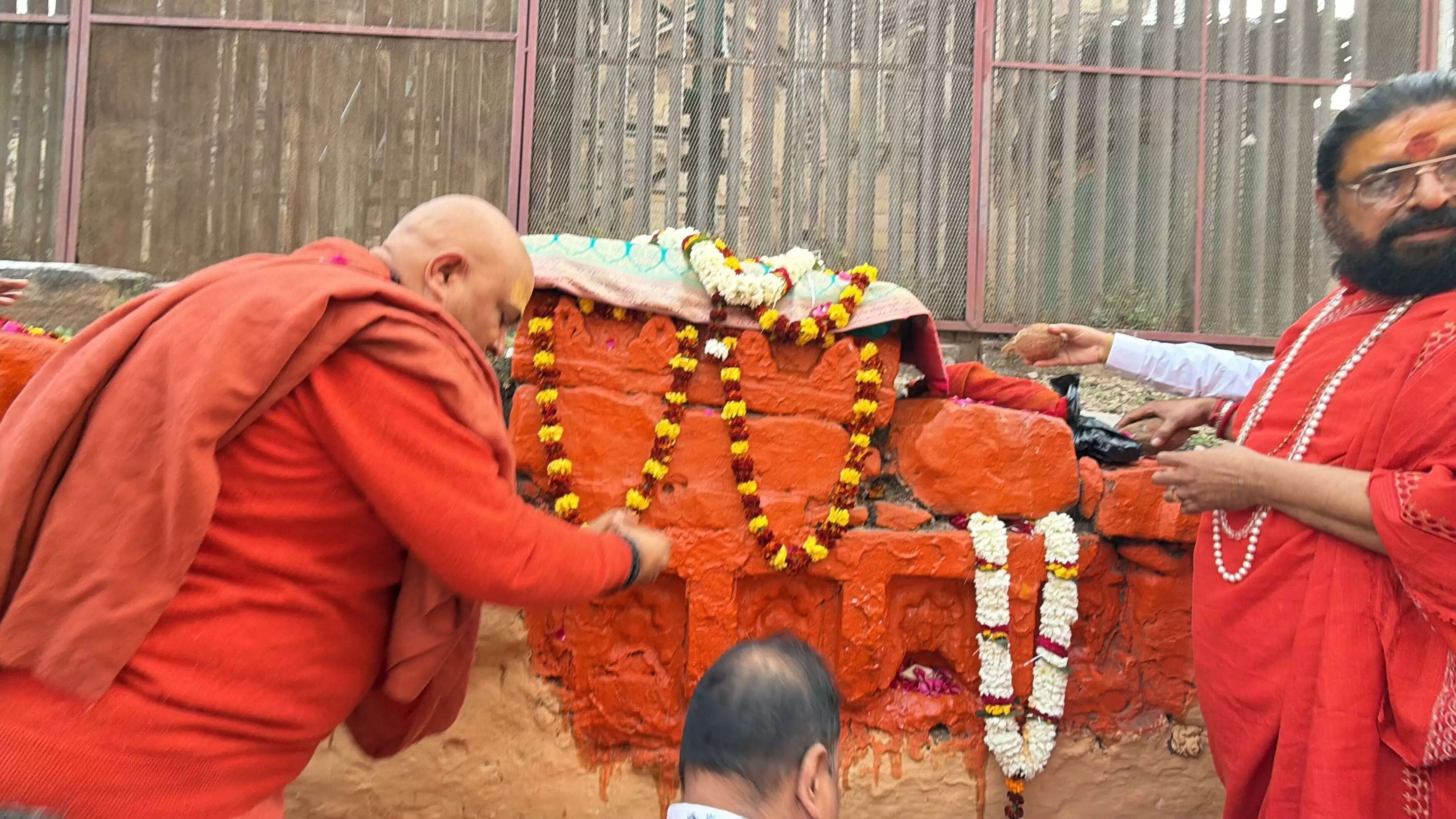 संतों ने मां श्रृंगार गौरी की विधिवत पूजा कर रामकथा का किया शुभारंभ, ज्ञानवापी परिसर में गूंजा हर-हर महादेव